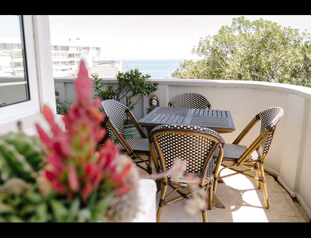3 BEDROOM APARTMENT TO LET IN SEA POINT